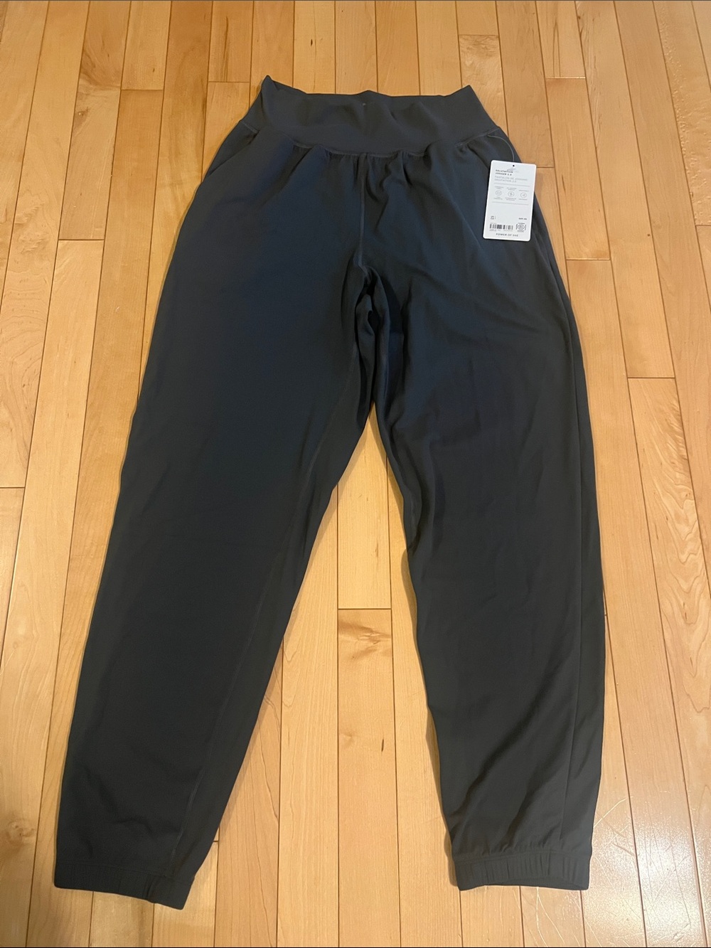 NWT Athleta Grey Salutation Jogger 2.0 Size Small